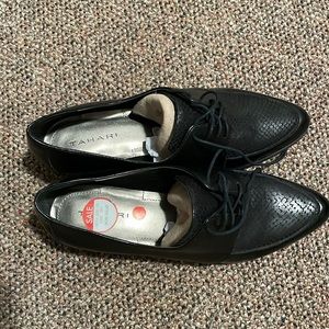 Tahari dress shoes